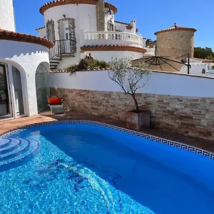 On Main Canal With 13 M Private Mooring, Private Pool, Air Con In Rooms, Non-smoking Villa